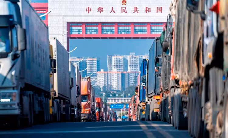 container_un_tac_cua_khau_bac_luan_2_mong_cai.jpg