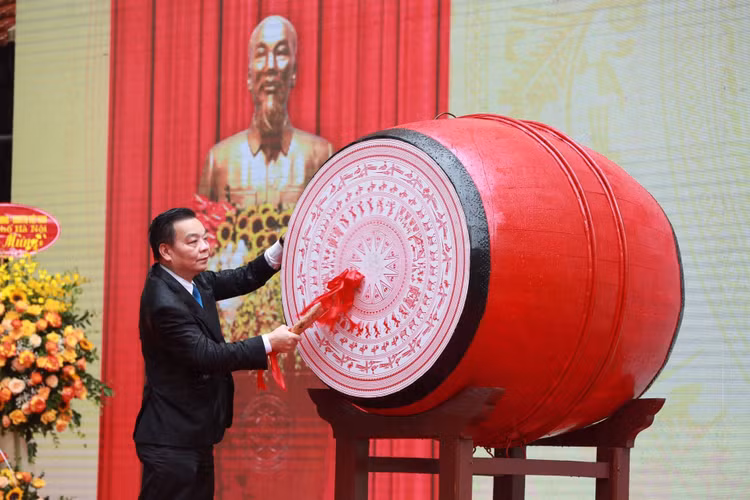 TP.HCM: Lễ khai giảng dành 1 phút mặc niệm người tử vong vì Covid-19