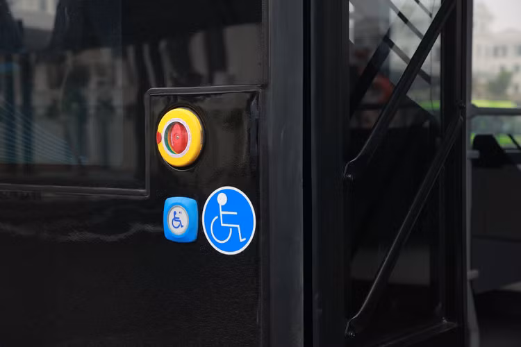 Xe buýt điện của tỷ phú Phạm Nhật Vượng chính thức lăn bánh - 4