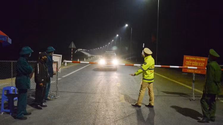 Quảng Ninh: Mở lại một số hoạt động, từ 6h sáng ngày 3/3 Sân bay Vân Đồn hoạt động trở lại ảnh 1 Quảng Ninh: Mở lại một số hoạt động, từ 6h sáng ngày 3/3 Sân bay Vân Đồn hoạt động trở lại ảnh 1