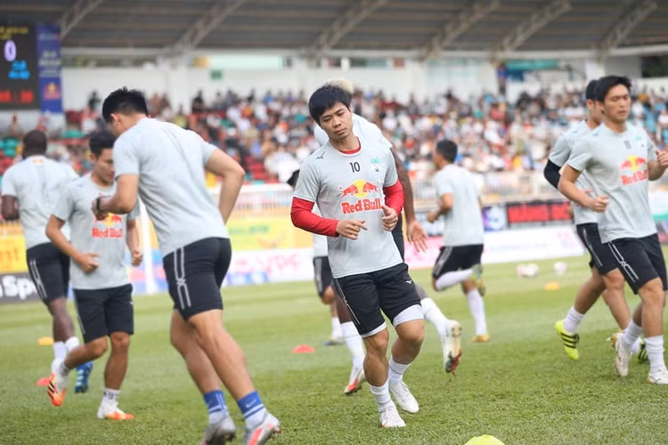 HA Gia Lai 1-0 Hà Nội: Siêu phẩm sút xa của Xuân Trường - 14
