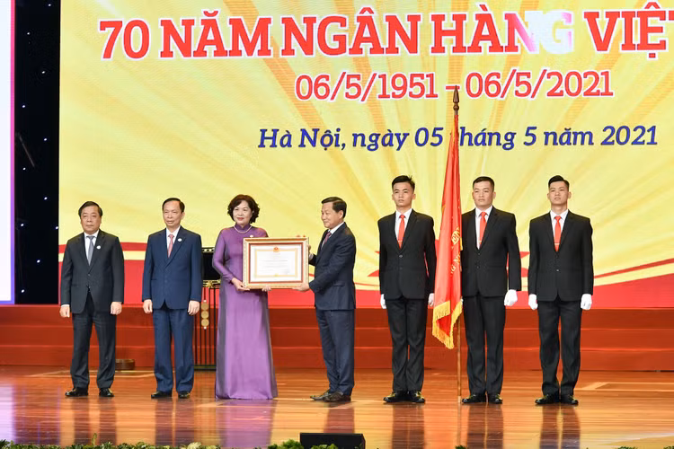 Tong bi thu Nguyen Phu Trong chi dao nganh ngan hang anh 2