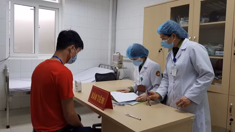 Đã tiêm xong mũi 1 giai đoạn 2 vắc xin phòng COVID-19 Nano Covax cho 560 tình nguyện viên ảnh 1 chuan bi tiem vac xin Nano Covax