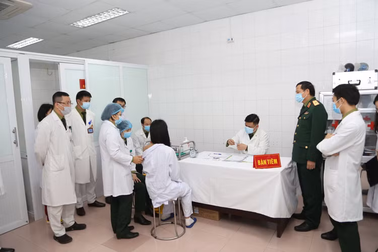 Ngày 12/1, tiêm vắc xin COVID-19 của Việt Nam liều cao nhất cho 3 người tình nguyện ảnh 2