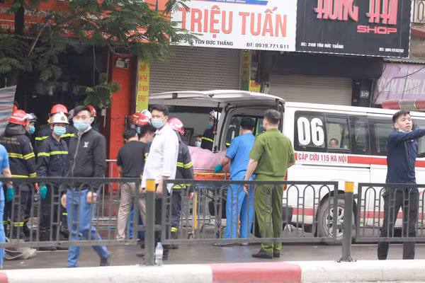 4 người tử vong trong vụ cháy lớn ở cửa hàng phố Tôn Đức Thắng