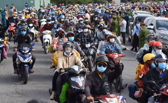 Hàng ngàn người dân từ Đồng Nai về quê ở miền Tây ngày 2.10 khi được “xả trạm” LÊ LÂM Miền Tây nỗ lực đón người dân về quê tự phát - ảnh 1