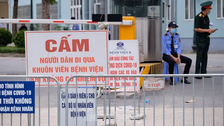 Xuyên trưa chuyển hàng tiếp tế cho Bệnh viện K Tân Triều ảnh 8
