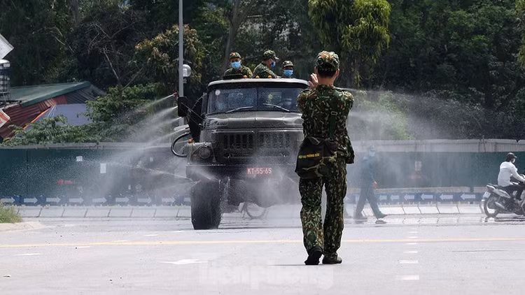 Khử khuẩn toàn bộ Bệnh viện K Tân Triều ảnh 11