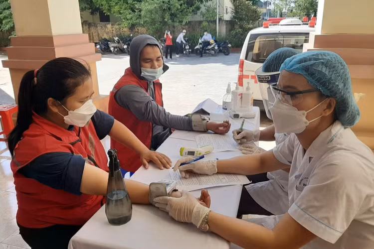 Sáng 24/8: Nhiều điểm nóng giảm số ca mắc Covid-19 - 1