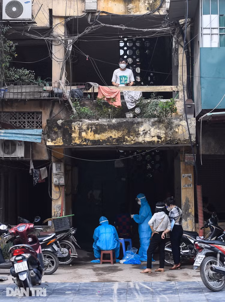 Hà Nội: Đi từng ngõ, gõ từng nhà tiếp tế cho ổ dịch quận Thanh Xuân - 14