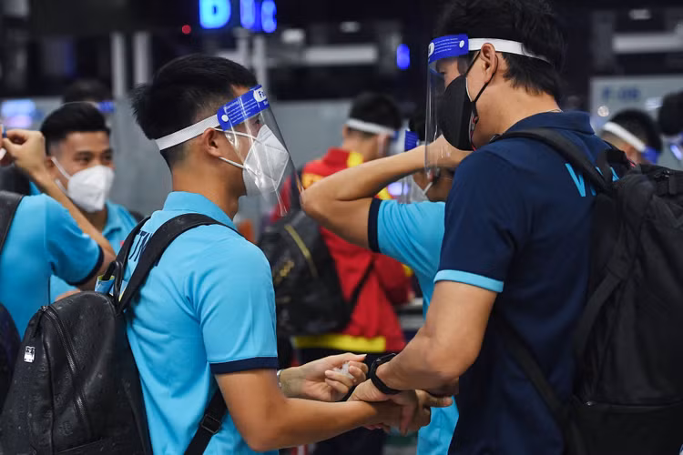 Đội tuyển Việt Nam lên đường sang Saudi Arabia dự vòng loại World Cup - 13