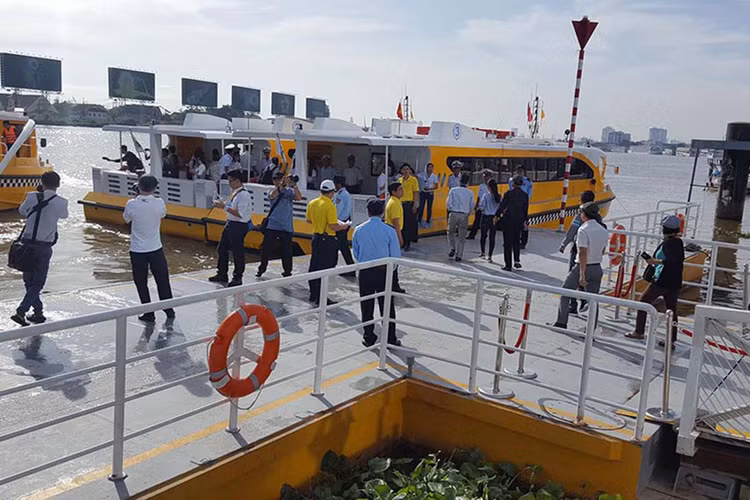 Uống rượu, bia lái tàu, thuyền sẽ bị phạt đến 40 triệu? - ảnh 1