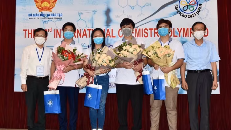 Đội tuyển học sinh Việt Nam dự Olympic hoá học quốc tế /// Ảnh Bộ GD-ĐT