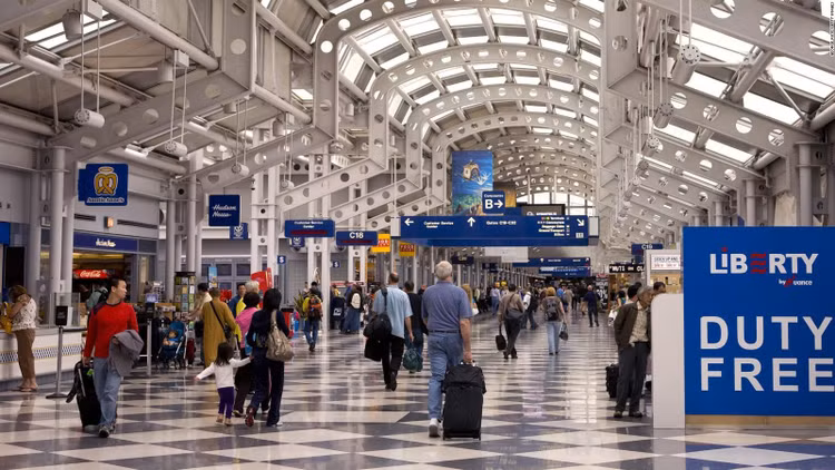 vi sao nguoi my song tai san bay anh 2