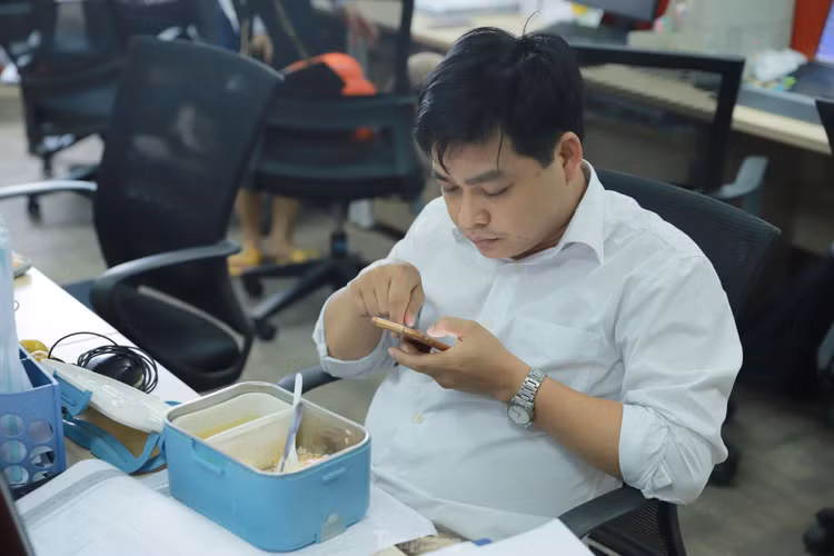 Bữa trưa của dân văn phòng trong mùa dịch COVID-19 ảnh 7