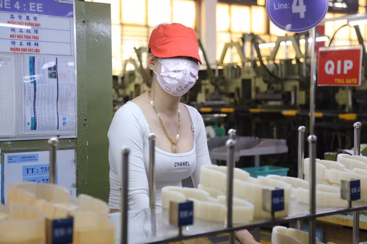Phó Chủ tịch TPHCM: Công ty PouYuen có khả năng lây lan dịch bệnh ở mức cao - 4