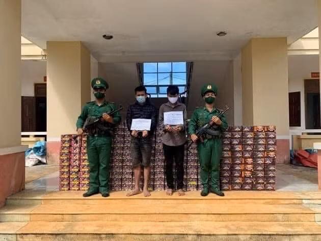luc-luong-bo-doi-bien-phong-tinh-gia-lai-da-bat-giu-2-doi-tuong-van-chuyen-gan-1-tan-phao-co-xuat-xu-tu-trung-quoc.jpg