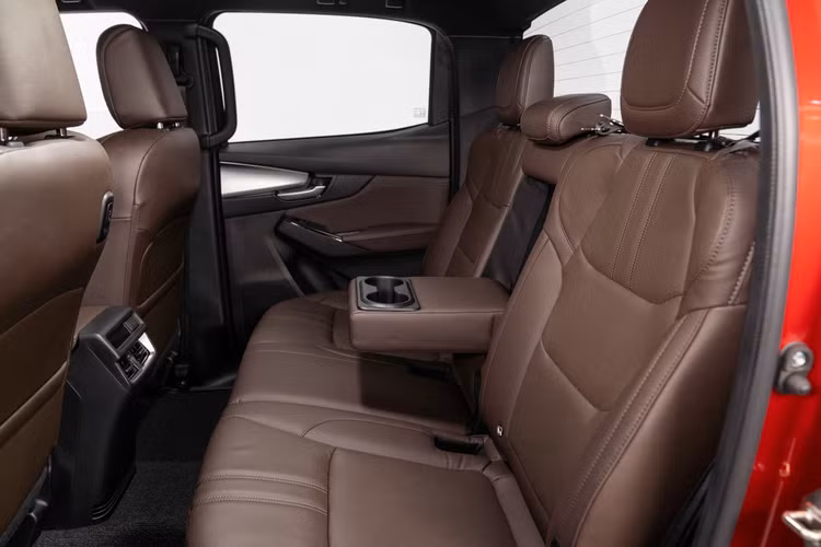 Giá từ 630 triệu, nên chọn bán tải Mazda BT-50 hay Isuzu D-Max?