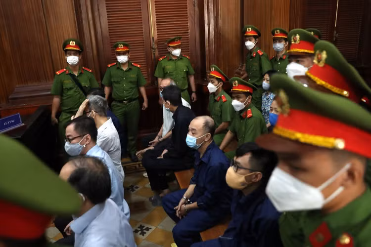 1-cac-bi-cao-duoc-dua-vao-phong-xet-xu-.jpg