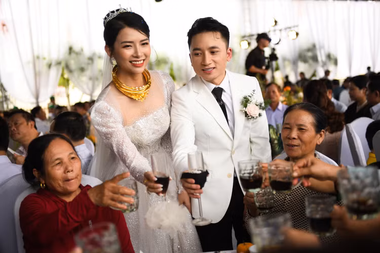 Đám cưới Phan Mạnh Quỳnh, Phan Mạnh Quỳnh, Huỳnh Khánh Vy ảnh 26 Dam cuoi Phan Manh Quynh, Phan Manh Quynh, Huynh Khanh Vy anh 26