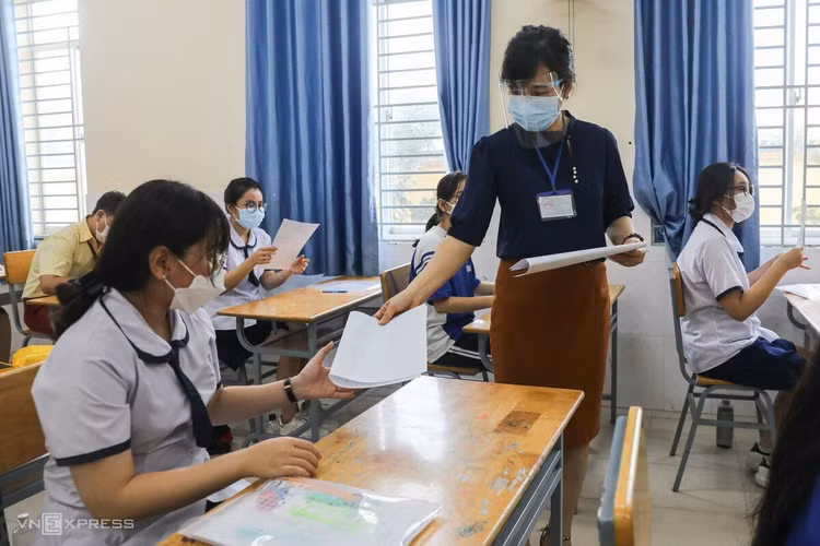 Thí sinh TP HCM trong ngày thi đầu tiên ảnh 5 Thí sinh TP HCM trong ngày thi đầu tiên ảnh 5
