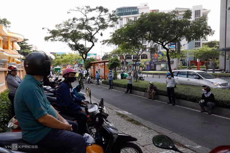Thí sinh TP HCM trong ngày thi đầu tiên ảnh 9 Thí sinh TP HCM trong ngày thi đầu tiên ảnh 9