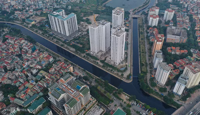 Đoạn giao cắt giữa sông Tô Lịch và sông Lừ chảy qua khu Linh Đàm. Ảnh: Ngọc Thành