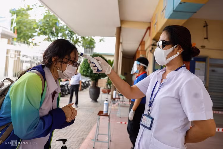 Thí sinh TP HCM trong ngày thi đầu tiên ảnh 3 Thí sinh TP HCM trong ngày thi đầu tiên ảnh 3