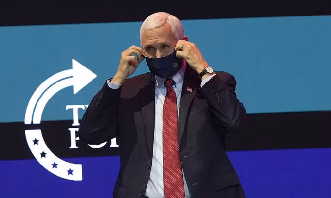 Phó tổng thống Mỹ ủng hộ chiến dịch 'lật kèo' bầu cử ảnh 1 Phó tổng thống Mike Pence tại sự kiện ở West Palm Beach, bang Florida hôm 22/12. Ảnh: AP.