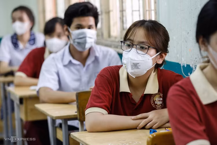 Thí sinh TP HCM trong ngày thi đầu tiên ảnh 4 Thí sinh TP HCM trong ngày thi đầu tiên ảnh 4