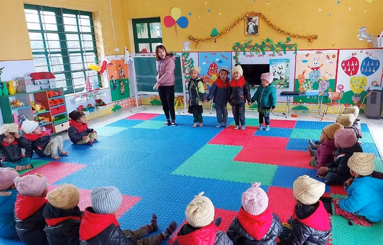 Học sinh mầm non ở điểm trường Phìn Hồ, xã Y Tý, huyện Bát Xát, Lào Cai. Ảnh: Báo Lào Cai