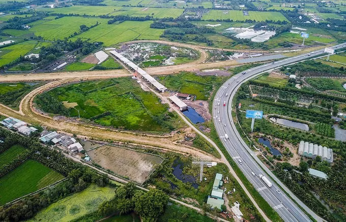 Nhiều dự án giao thông trọng điểm khởi công năm 2021 ảnh 2 Cao tốc Trung Lương - Mỹ Thuận đang triển khai sẽ kết nối với cao tốc Mỹ Thuận - Cần Thơ. Ảnh:Quỳnh Trần.