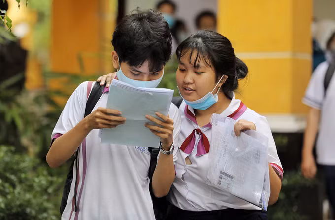 Bộ GD&ĐT công bố đề tham khảo thi tốt nghiệp THPT ảnh 1 Thí sinh dự thi tốt nghiệp THPT năm 2020 tại TP HCM. Ảnh: Quỳnh Trần.