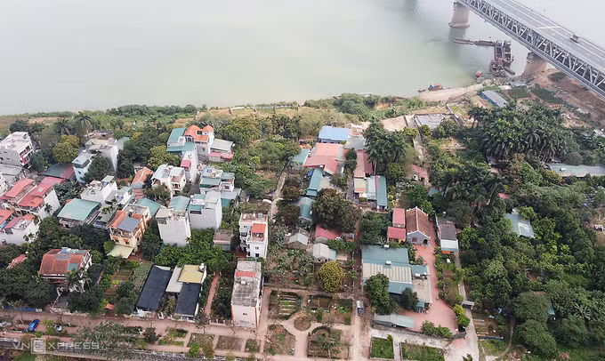 6 bãi sông Hồng được quy hoạch thành khu đô thị mới ảnh 4 Tổ dân phố Đông Ngạc 1, khu vực phải di dời theo quy hoạch. Ảnh: Tất Định.
