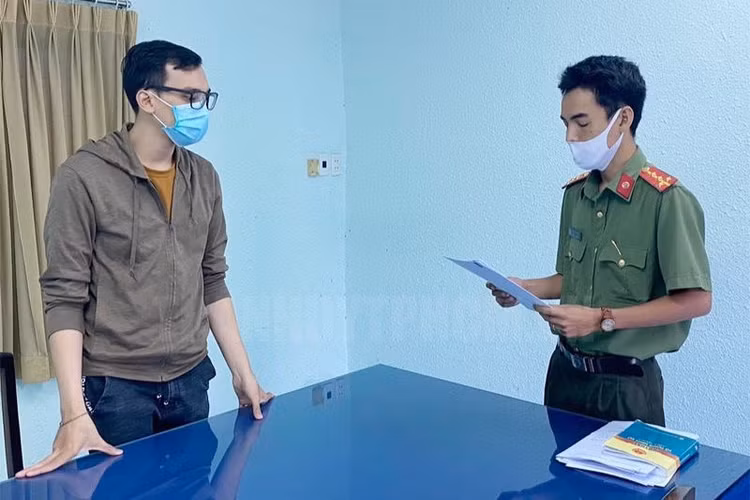 Dương Tấn Hậu tại cơ quan điều tra.