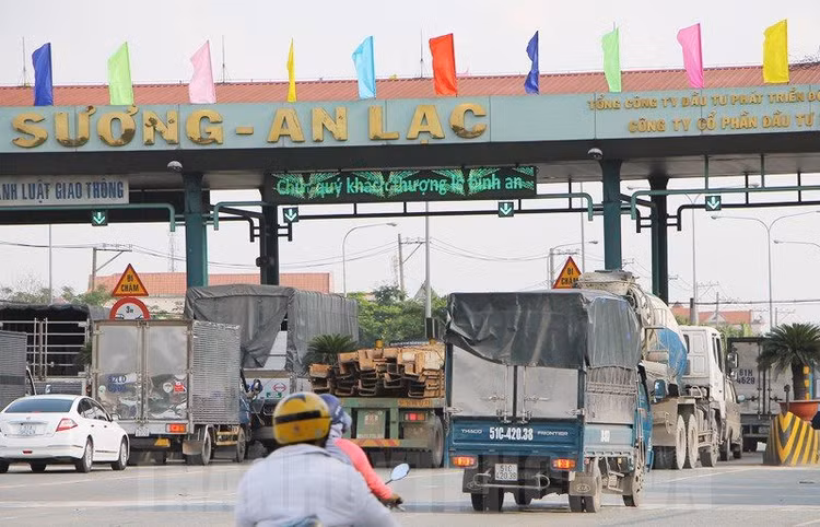 de-xuat-tiep-tuc-giam-phi-duong-bo-cho-xe-kinh-doanh-van-tai..jpg