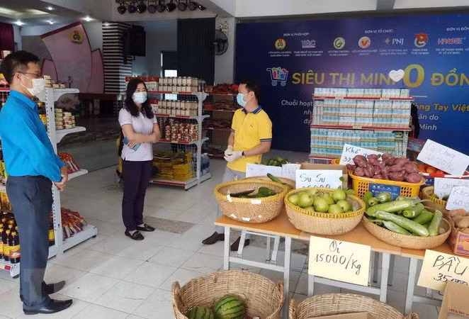 Uu tien tiep te hang tieu dung thiet yeu den vung dich TP.HCM hinh anh 1