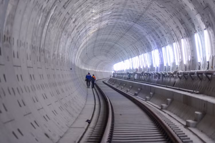 Xâm nhập 2 ga ngầm tuyến metro số 1 - 2