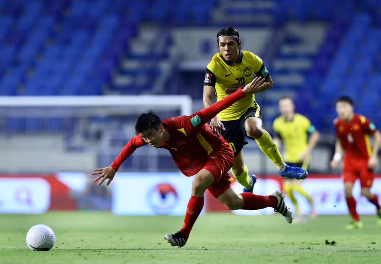 Tan truong cao diem nhat tran Viet Nam 2-1 Indonesia anh 4