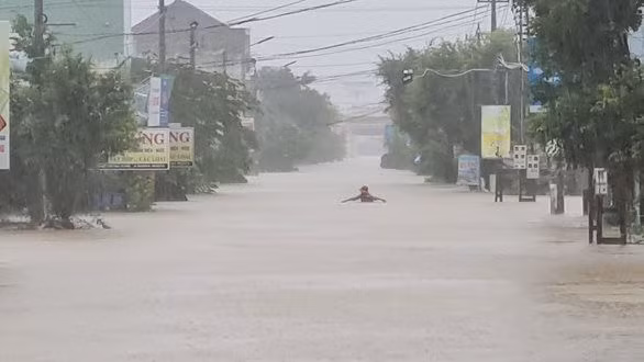 hon-23.000-nha-dan-o-binh-dinh-bi-ngap-lut-do-mua-lu.jpg