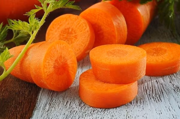 Tác dụng phụ đáng sợ của cà rốt ai ăn cũng cần cảnh giác - Ảnh 2.