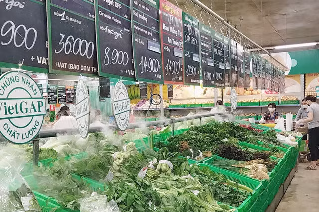 Người dân cạn tiền mua sắm? - Ảnh 1.
