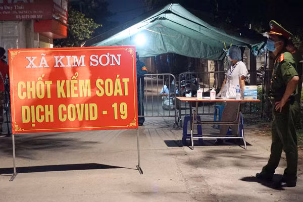 Hà Nội thêm 8 ca dương tính nCoV, 4 ca lây ở sân bóng Hà Nội thêm 8 ca dương tính nCoV, 4 ca lây ở sân bóng
