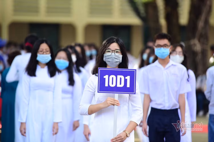 Thủ tướng: Chuẩn bị phương án tiêm vắc xin phòng Covid-19 cho học sinh các cấp