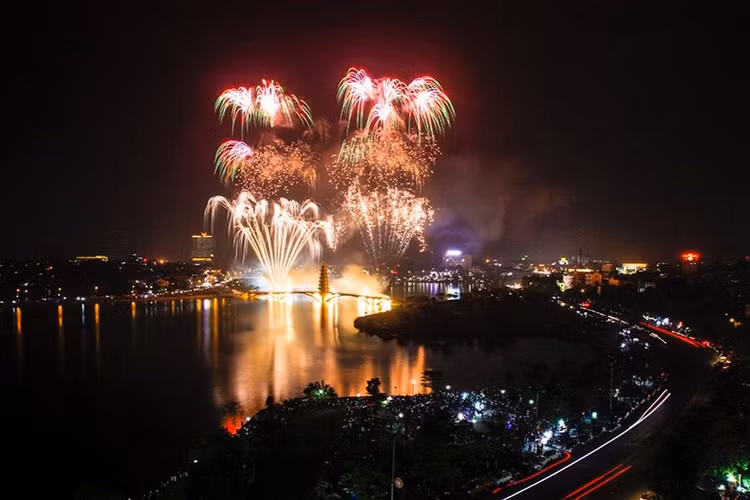 Phú Thọ bắn pháo hoa tầm cao dịp Giỗ Tổ Hùng Vương 2021 - 1