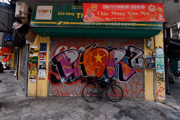 gioi tre dao choi mung 1 Tet anh 8