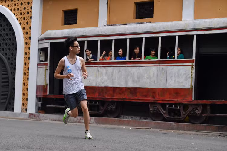 gioi tre dao choi mung 1 Tet anh 9