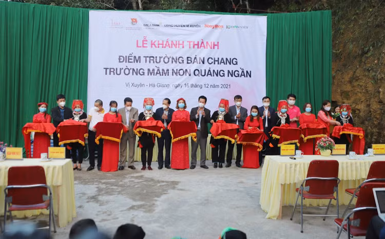 quy-vi-tam-voc-viet-va-bac-a-bank-khanh-thanh-ban-chang-.jpg