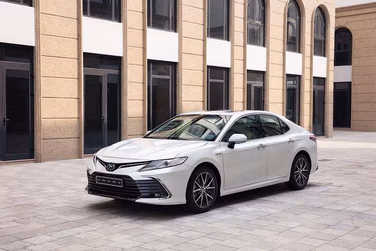 toyota-camry-1.jpg