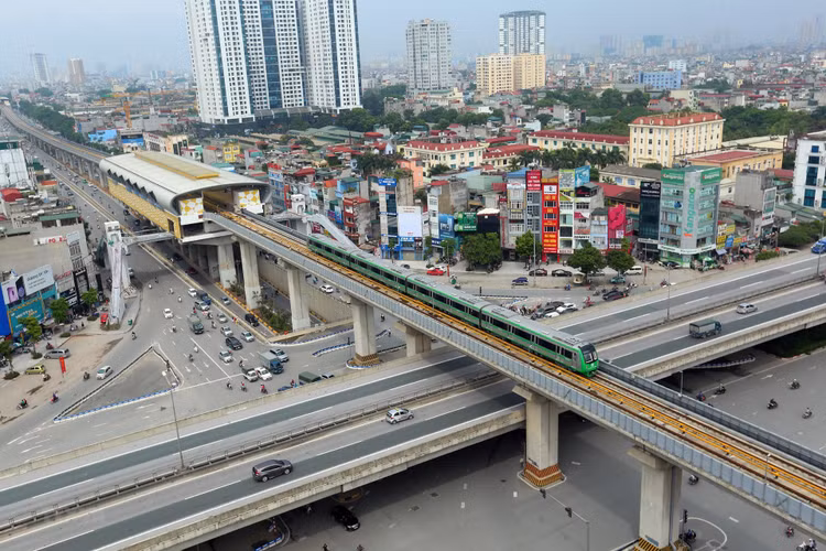 Đoàn tàu của dự án đường sắt đô thị Cát Linh-Hà Đông. (Ảnh: Huy Hùng/TTXVN)